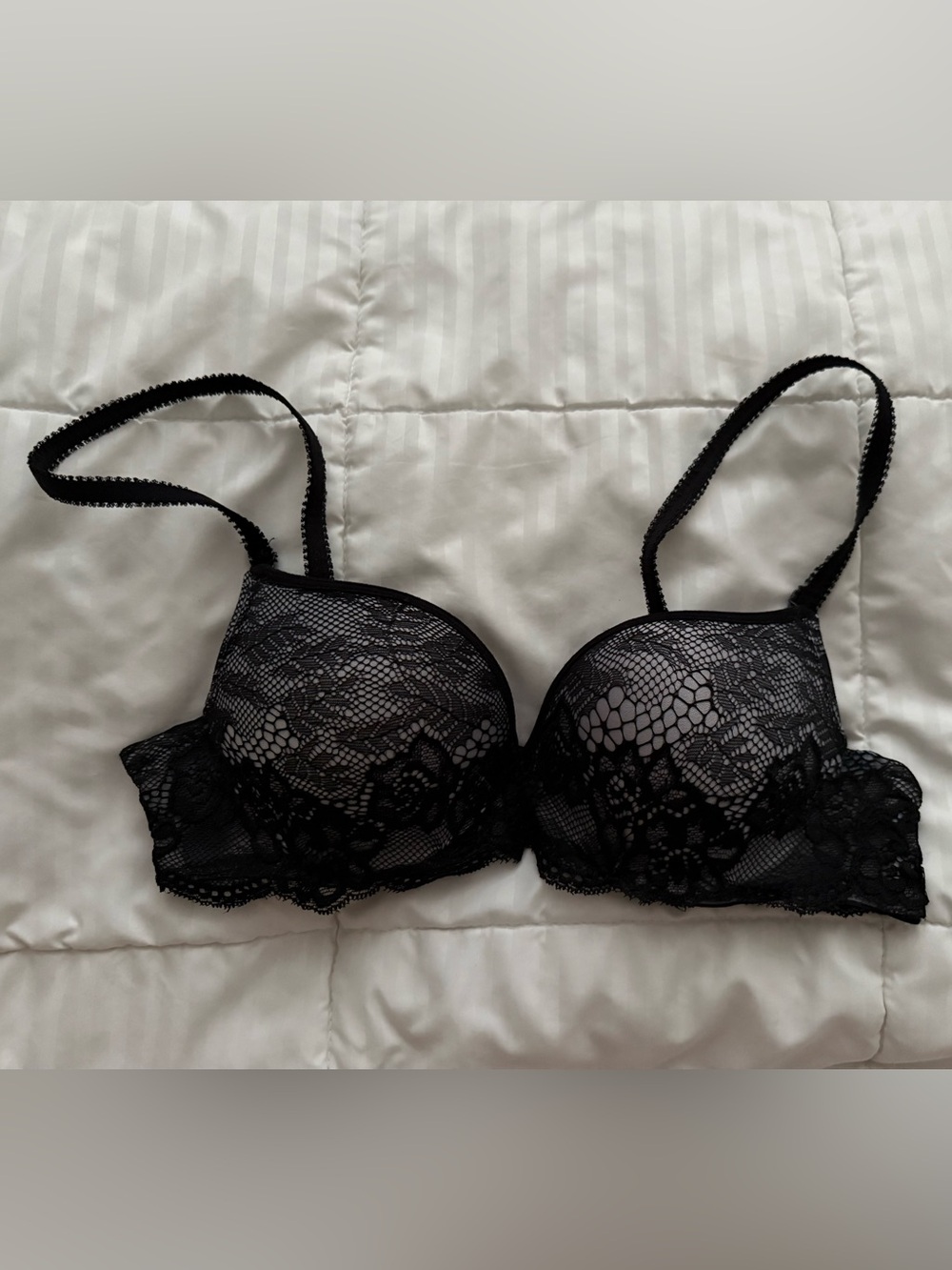 Sophie B. Black Lace Underwire Push-Up Bra - Detachable Strap. 34B. Like New.